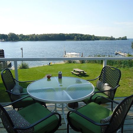 Bayside Inn & Waterfront Suites Кингстон Экстерьер фото